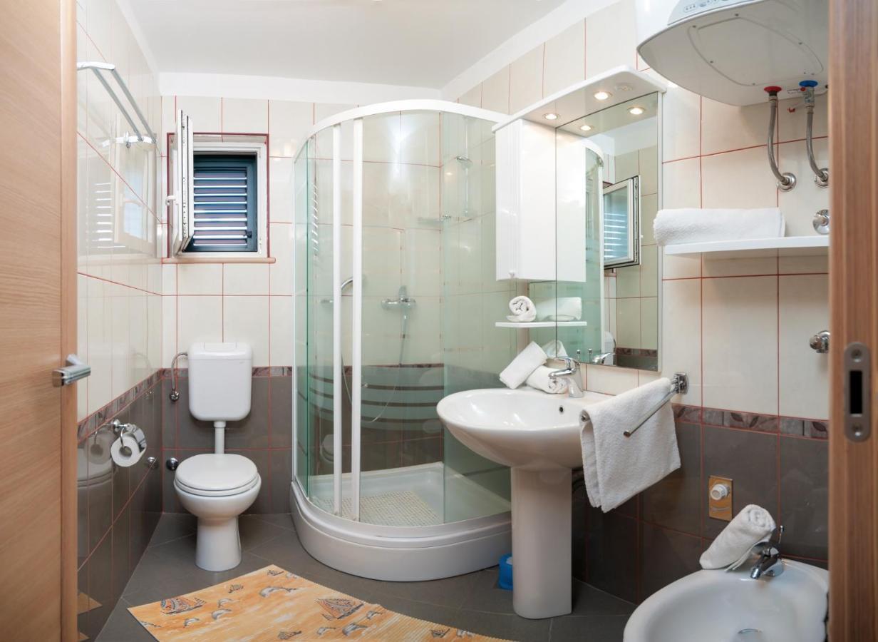 Apartments By The Sea Postira, Brac - 15242 Εξωτερικό φωτογραφία